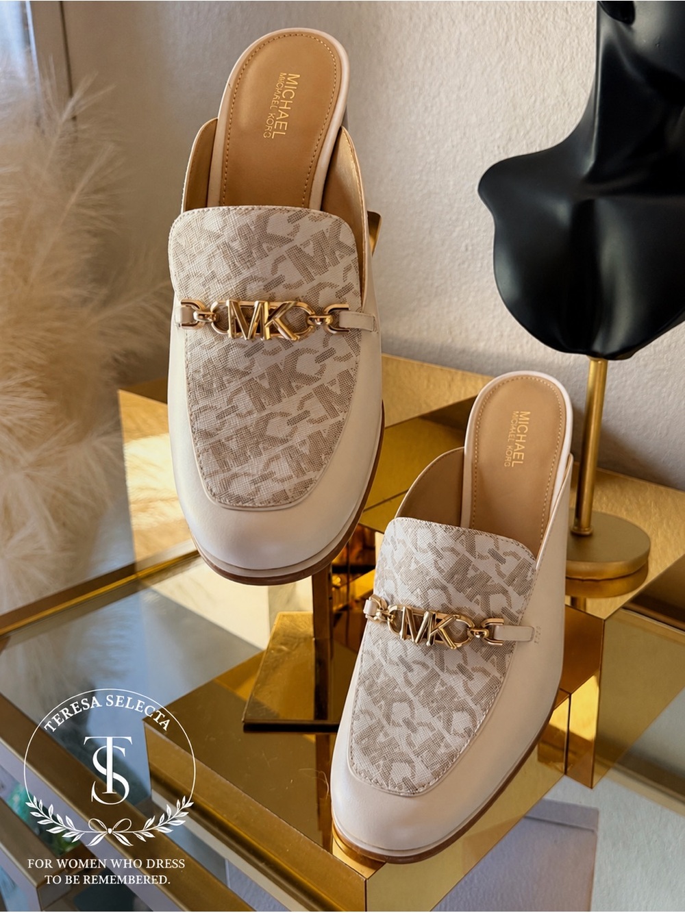 🤍 Michael Kors Cream MK Logo Chain Mule Loafers Size 7.5M Gold Hardware